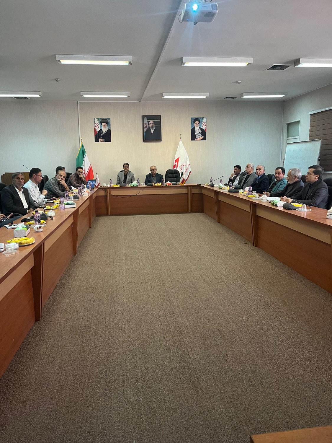 نخستین نشست خبرگانی آب، برق و انرژی با محوریت چالش‌های تأمین آب شرق کشور برگزار شد